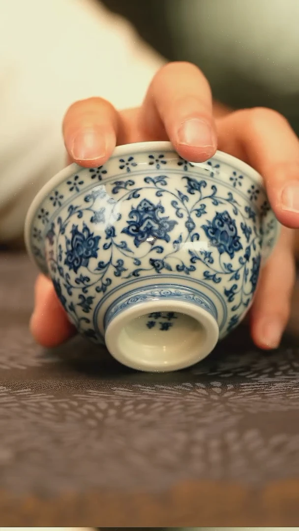 垂虹慕古双狮缠枝莲压手杯