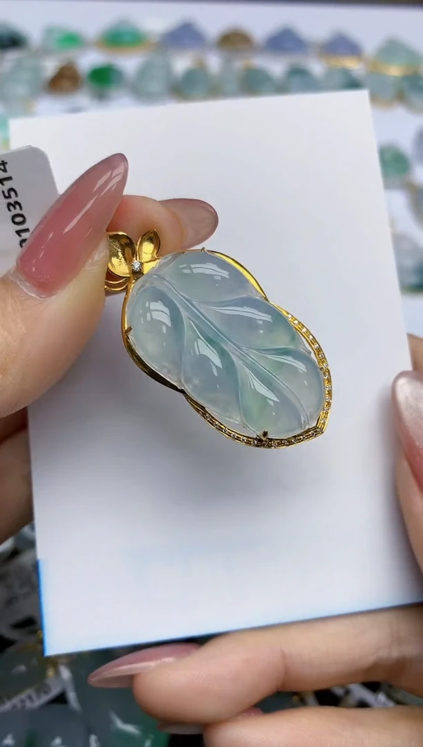 【闪购商品】翡翠挂件18K金镶嵌天然翡翠A货