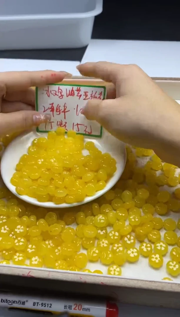 【闪购商品】玛瑙/玉髓颈饰未镶嵌w2246冰鸡油黄五瓣花10mm*15颗