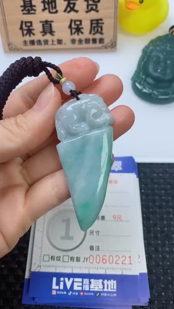 翡翠未镶嵌颈饰