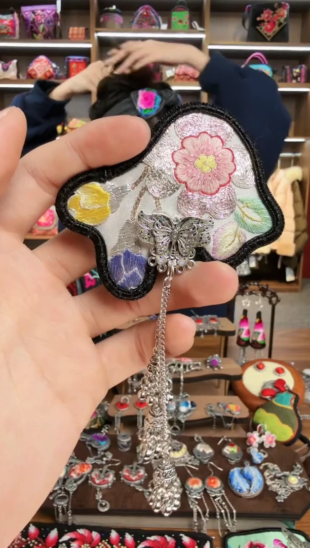 【闪购商品】织绣139蒙阿苏苗绣传承