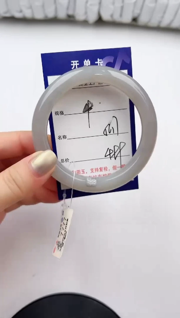 未镶嵌手镯和田玉4颜色微差无瑕疵