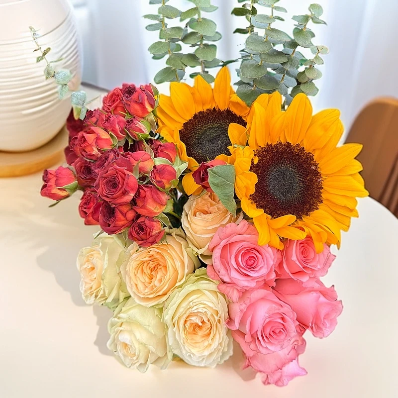 003「花仙子鲜花套餐」粉玫瑰+香槟玫瑰+多头玫瑰+向日葵+配草
