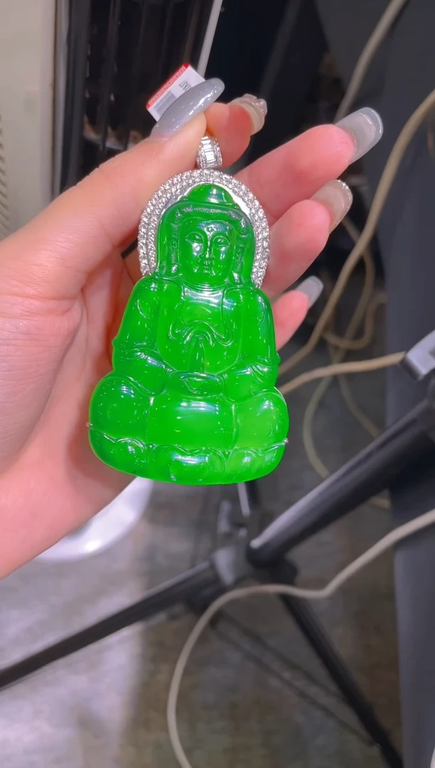 翡翠18K金镶嵌吊坠(不含链)我****、A26（尾款）