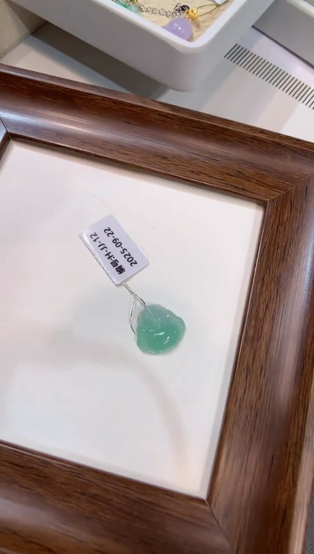 颈饰未镶嵌翡翠佛公