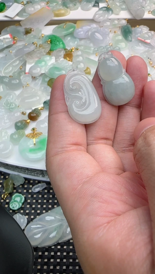 【闪购商品】翡翠吊坠(不含链)未镶嵌如意葫芦