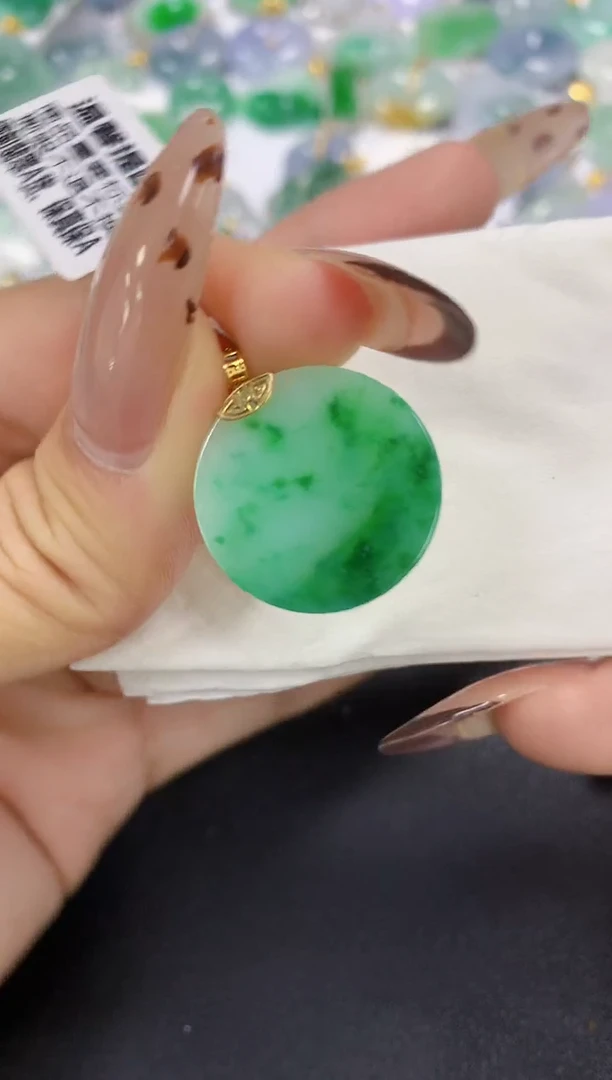 颈饰18K金镶嵌翡翠a货假一赔三支持复检百元上9元证书费自理