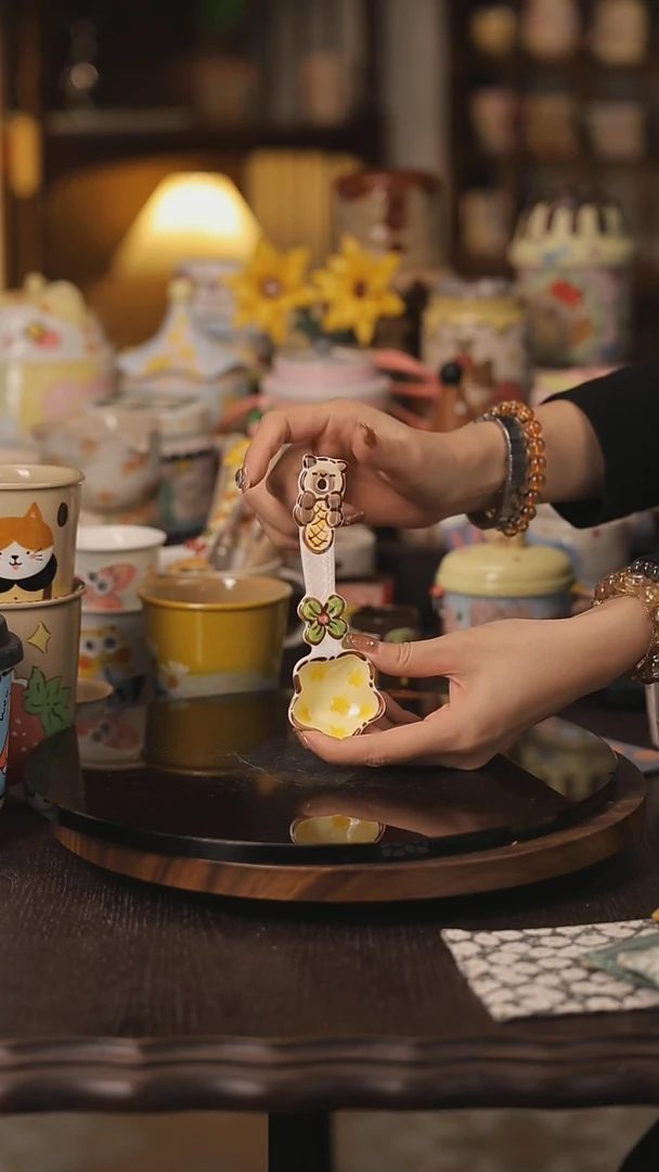 摆件景德镇釉下彩绘设计师款式陶瓷