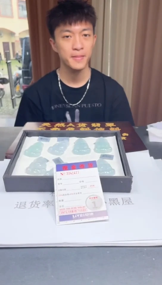 定制翡翠未镶嵌未抛光毛货多样性发其一拍一发一金扣1417