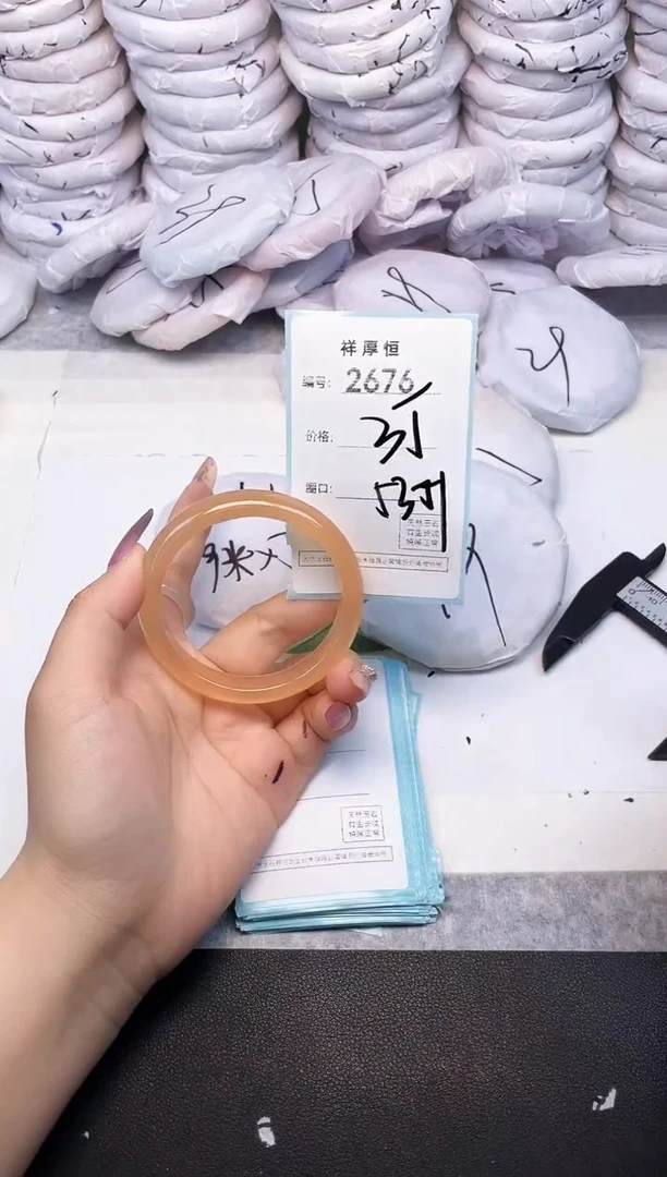 玛瑙/玉髓手镯未镶嵌2676