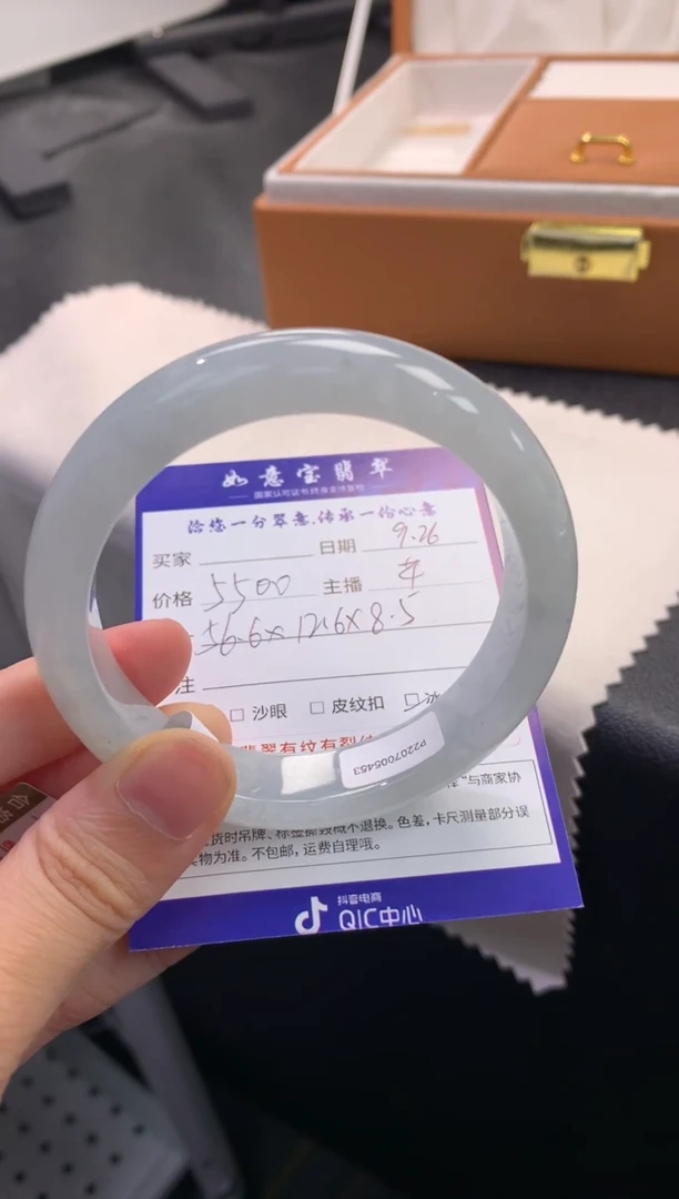 未镶嵌手镯翡翠退货需手镯吊牌标签完好