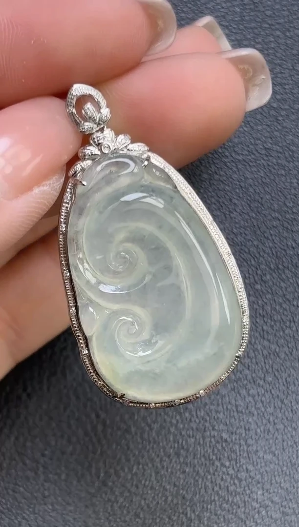 颈饰18K金镶嵌翡翠如意