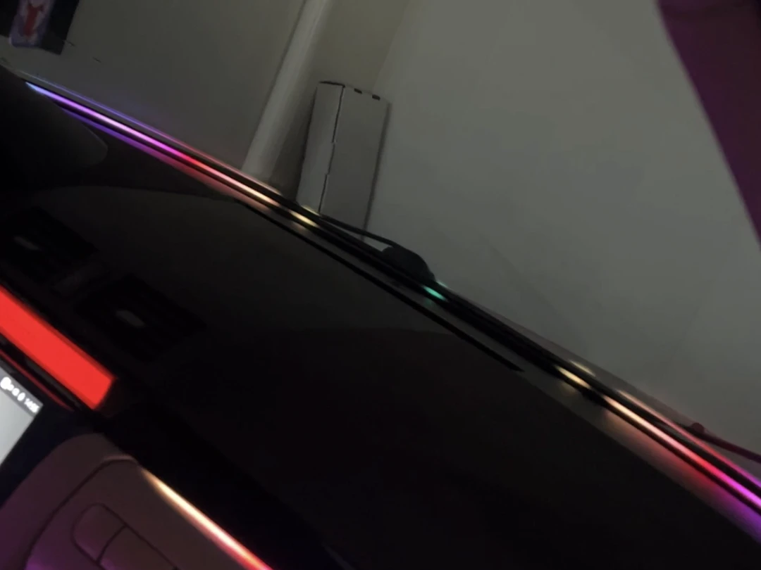 中控环抱式动态氛围灯