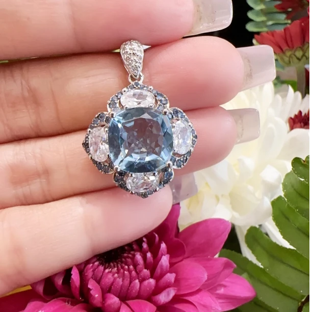 天然托帕石吊坠925银镶天空蓝精美气质