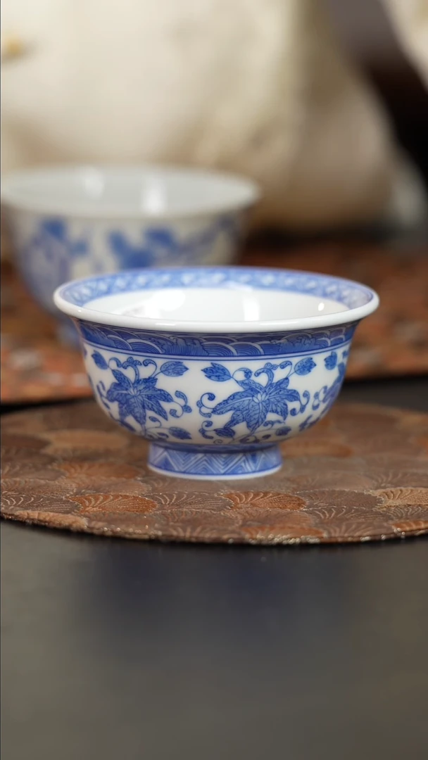 【闪购商品】杯看山柴窑青花折枝花卉