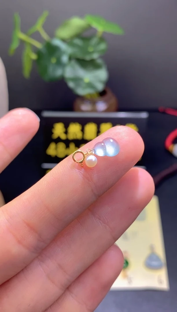 翡翠18K金镶嵌颈饰翡翠吊坠