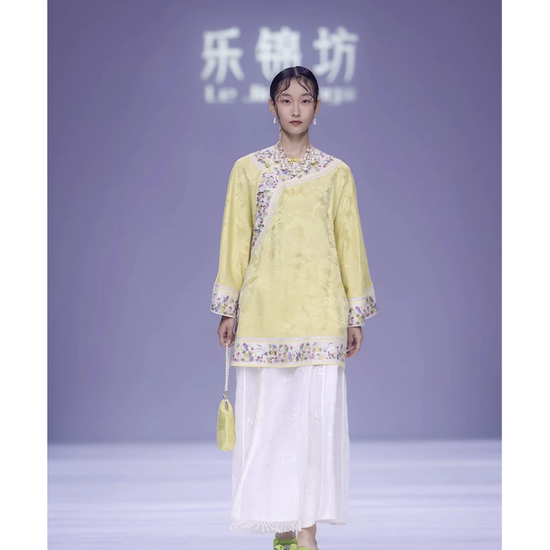 「白雪公主」乐锦坊时尚中国风刺绣原创设计感高端松紧腰汉服半身裙