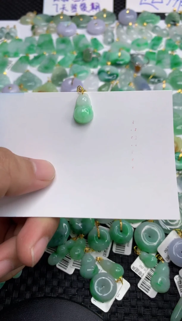 翡翠18K金镶嵌颈饰11111111111