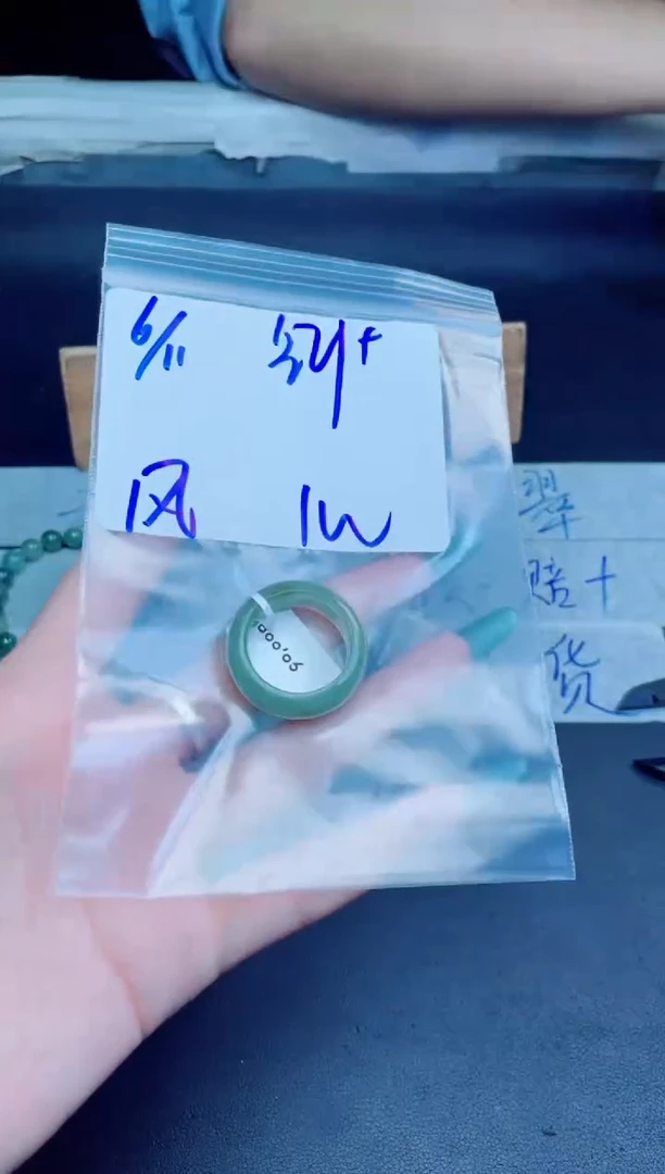 定制翡翠未镶嵌戒圈