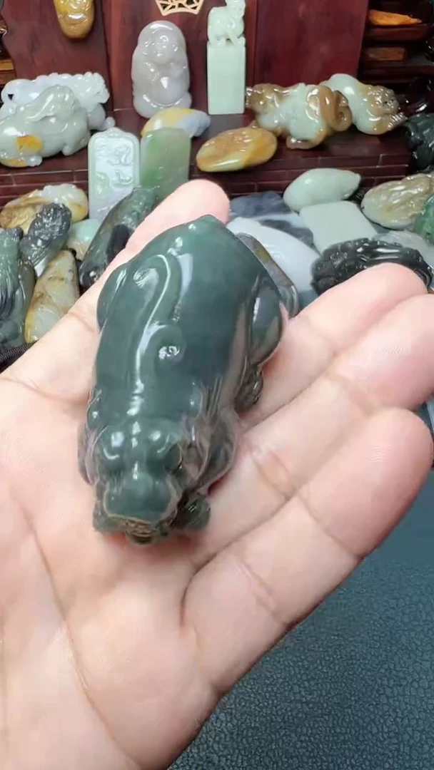 未镶嵌和田玉把件-