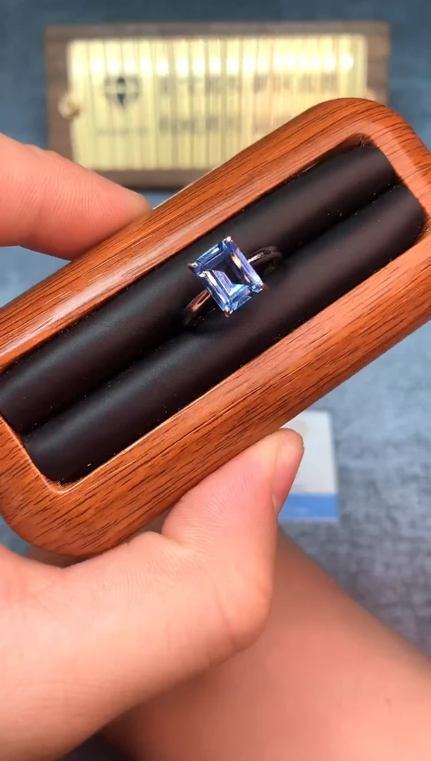 银S925镶嵌戒指海蓝宝石......