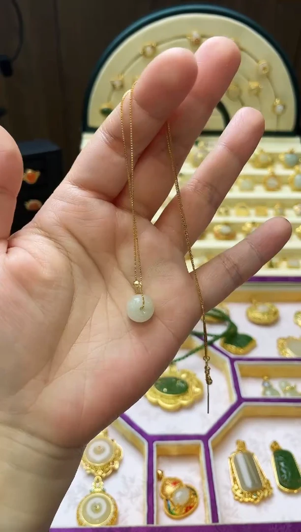 【闪购商品】和田玉颈饰银S925镀金镶嵌路路通