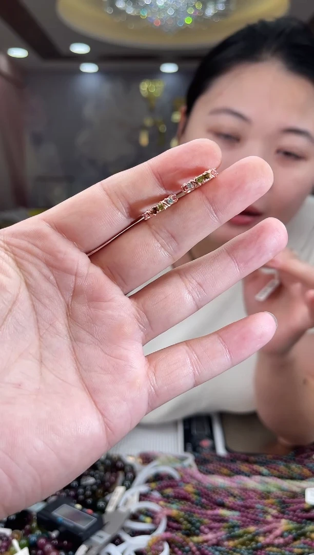 /银S925镶嵌碧玺碧玺耳钩多样性发货