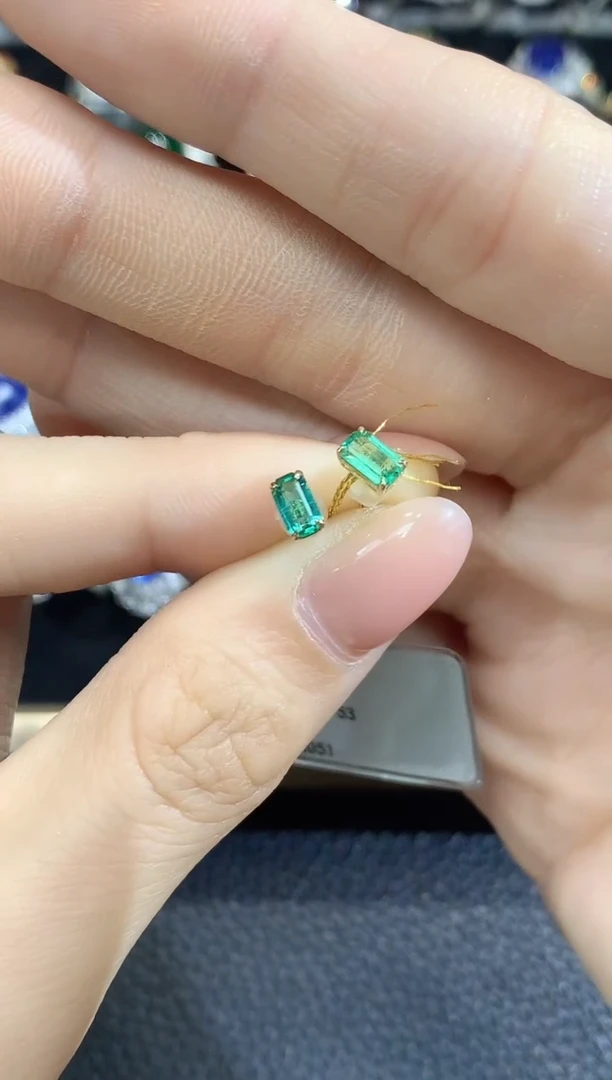 18K金镶嵌耳饰祖母绿A15多样性发一件