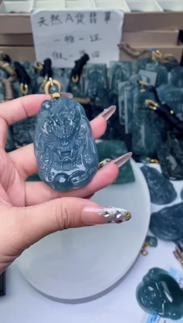颈饰未镶嵌翡翠