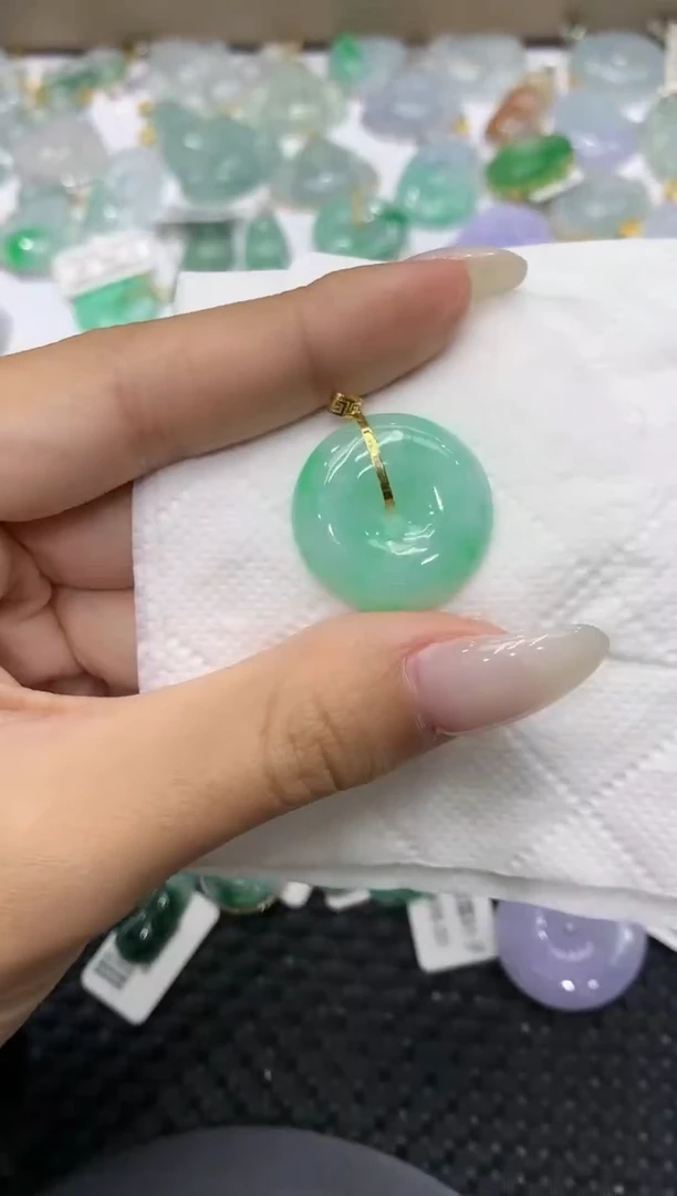 颈饰18K金镶嵌翡翠111111111111