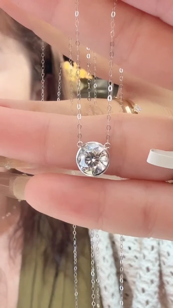 18K金镶嵌颈饰实验室培育钻石1.5克拉K白泡泡套链