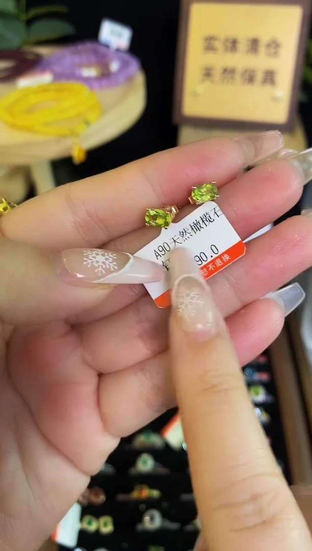 【闪购商品】橄榄石耳饰银S925镶嵌耳饰