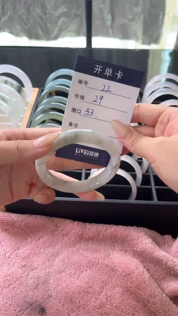 未镶嵌手镯石英岩玉手镯