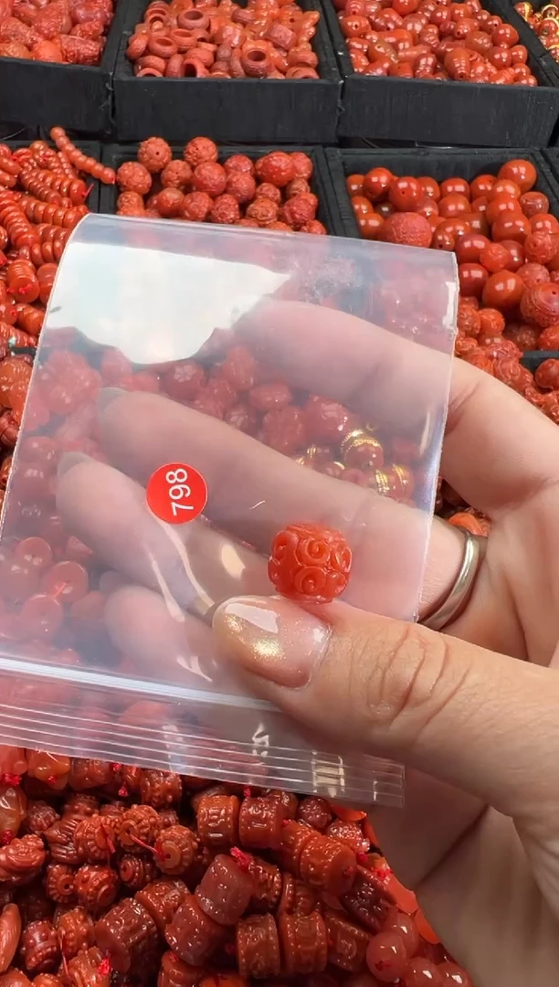 南红玛瑙未镶嵌颈饰1