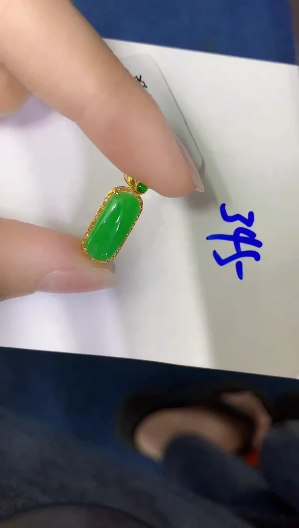 颈饰18K金镶嵌翡翠缅甸天然翡翠A货