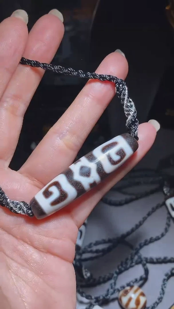 未镶嵌颈饰玛瑙/玉髓行运黑白莲师法帽锁骨链