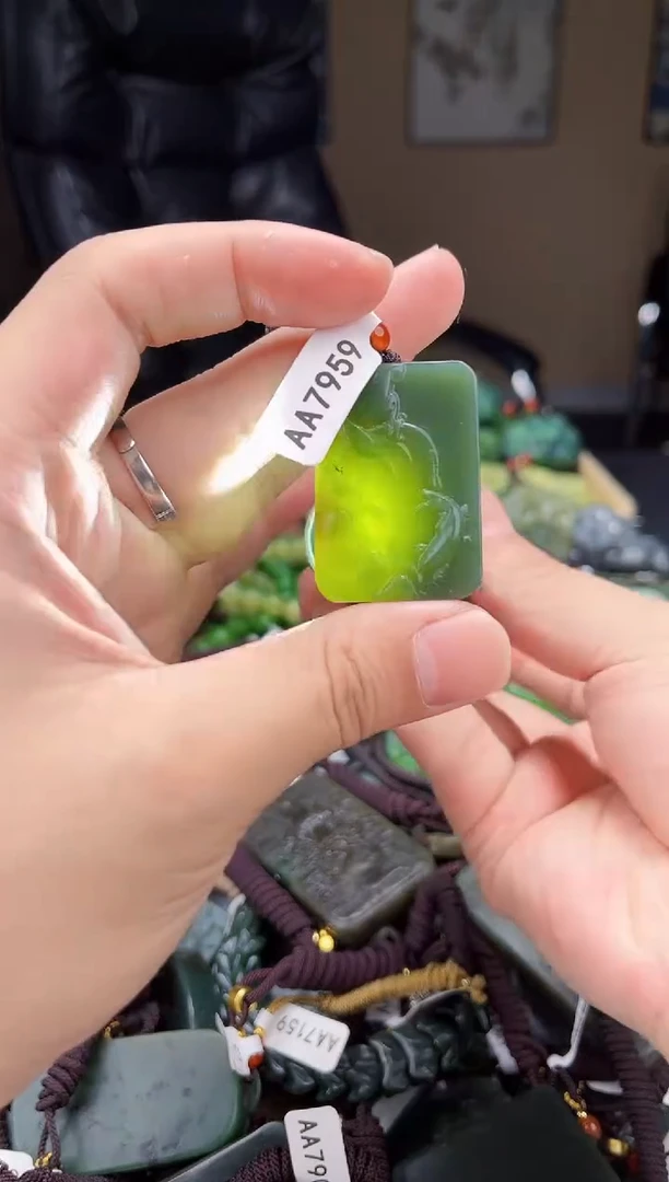 和田玉未镶嵌颈饰1