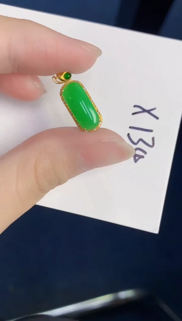 颈饰18K金镶嵌翡翠天然翡翠缅甸A货