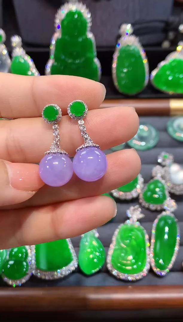 18K金镶嵌翡翠耳饰耳钉