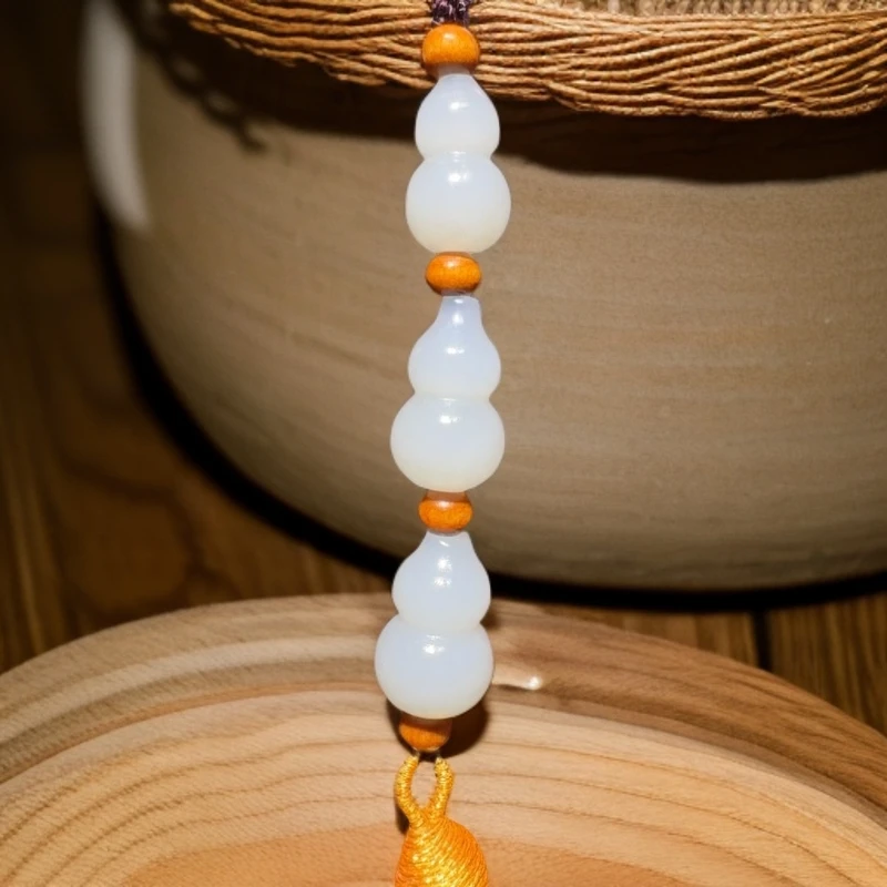 和田玉未镶嵌车挂