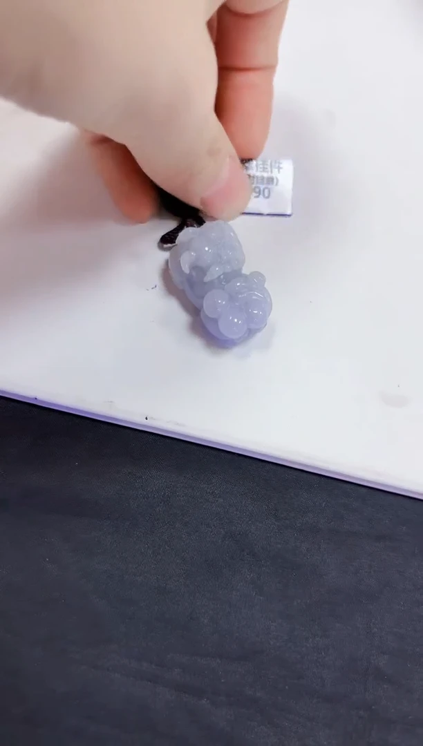 翡翠未镶嵌颈饰挂件