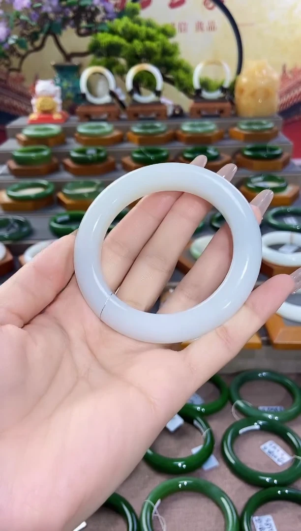 【闪购商品】和田玉手镯未镶嵌和田玉/山流水手镯