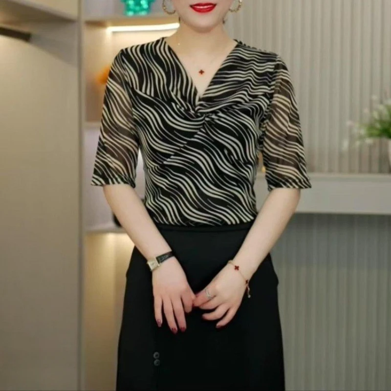 夏季新款v领百搭妈妈装中袖女士宽松小衫印精品半袖印花上衣