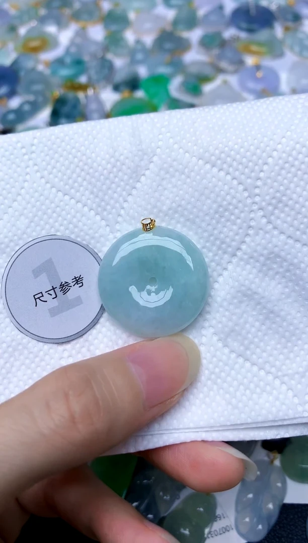 颈饰18K金镶嵌翡翠天然A货翡翠
