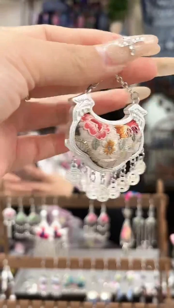 织绣民族风非遗老绣苗银饰品551