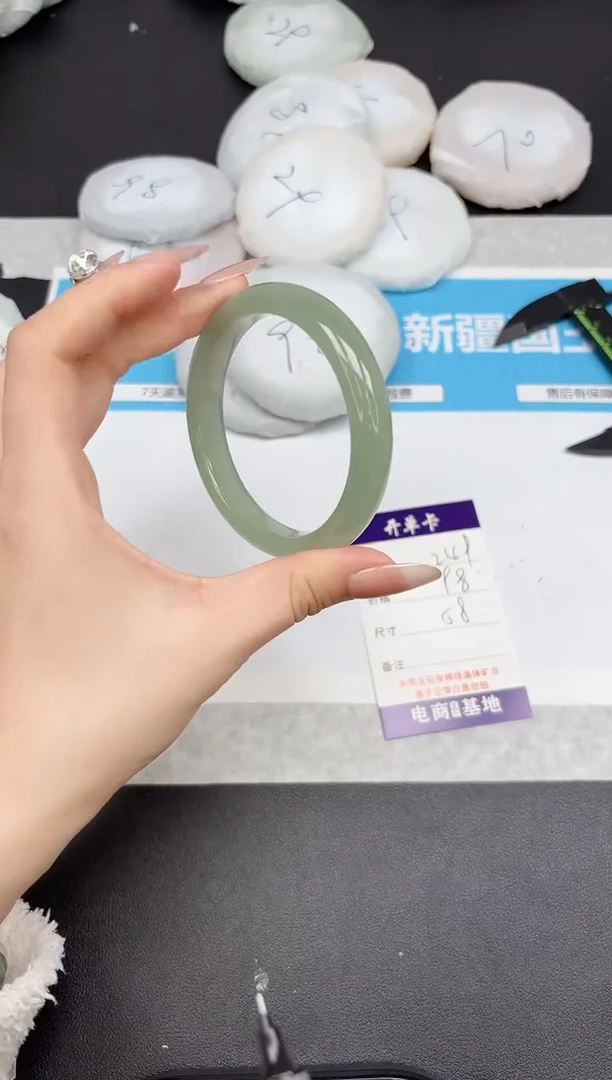 【闪购商品】石英质玉手镯未镶嵌249-58