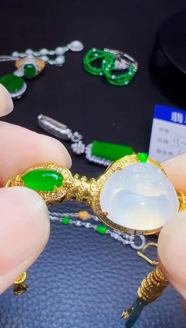 足金镶嵌手链翡翠?****人翡翠