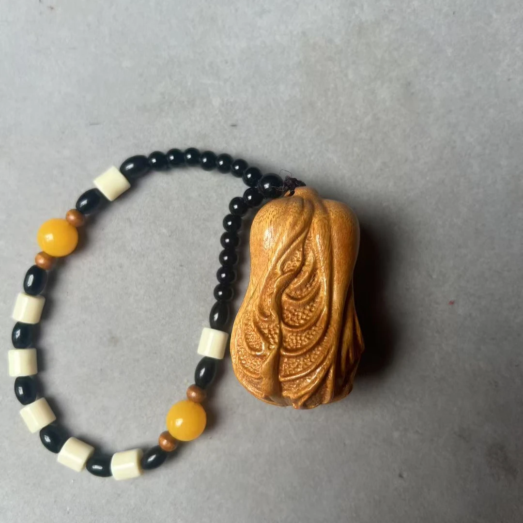 Q01黄杨木【白菜（百财）】手把件