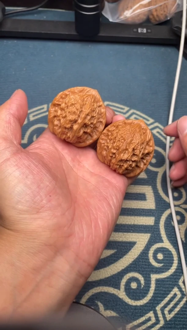 文玩核桃吊坠大红袍44