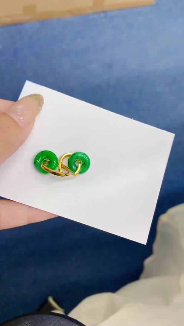 翡翠未镶嵌颈饰           1